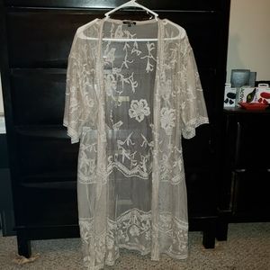 Fashion Nova size M tan lace long kimono